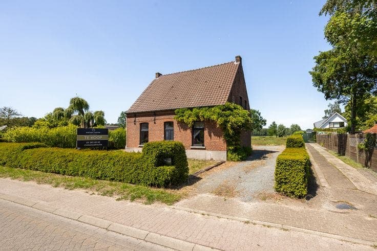 Karaktervolle woning op een gigantisch perceel van 2.295 m²…