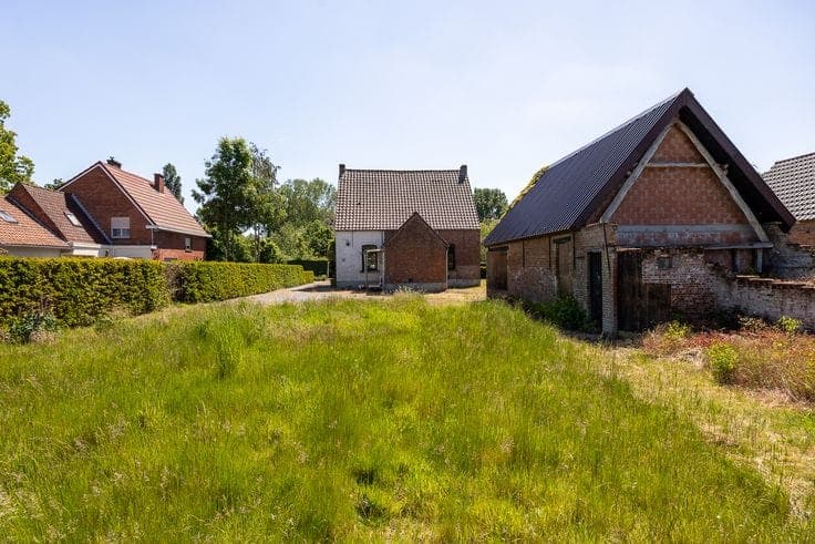 Karaktervolle woning op een gigantisch perceel van 2.295 m²…