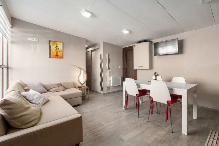 Cozy holiday home just 900m from the beach