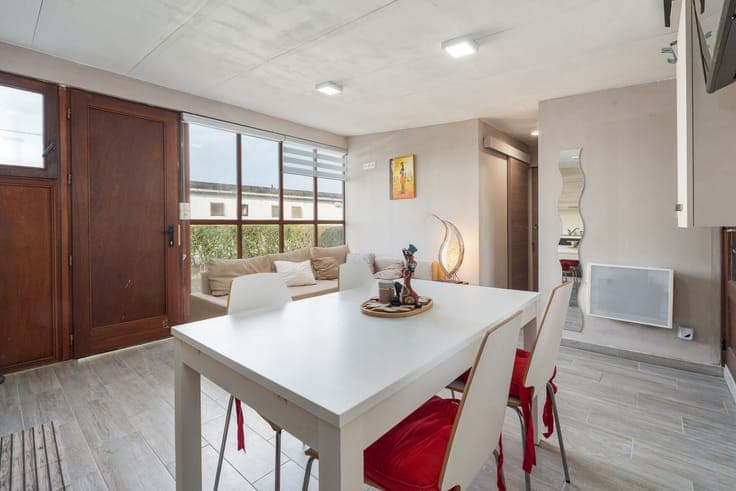 Cozy holiday home just 900m from the beach
