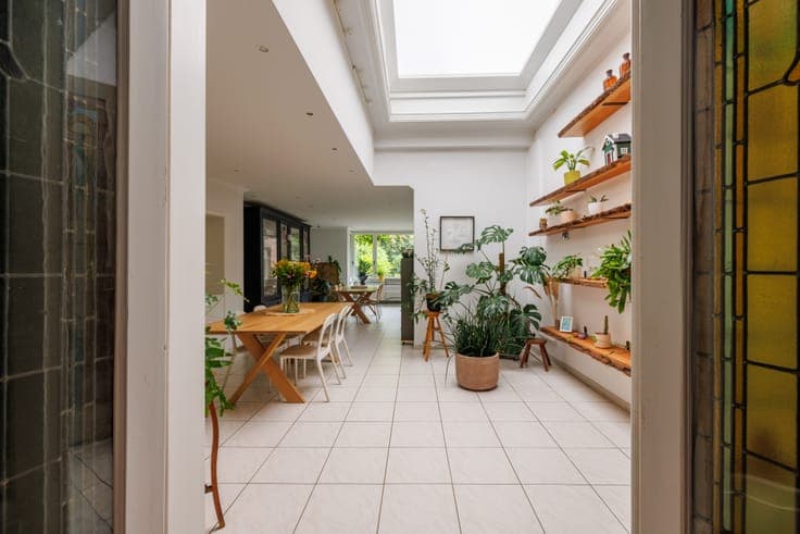 5 to 7 bed house directly from owner 368m²