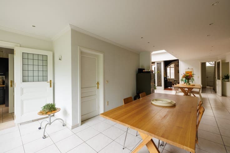 5 to 7 bed house directly from owner 368m²