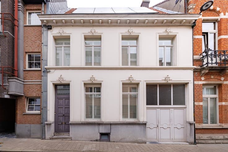 5 to 7 bed house directly from owner 368m²