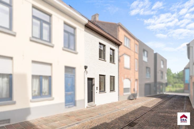 For sale: renovated house in Tielt centre