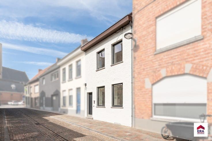 For sale: renovated house in Tielt centre