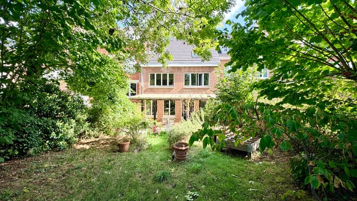 Characterful house with garden and park views — Wolvendael