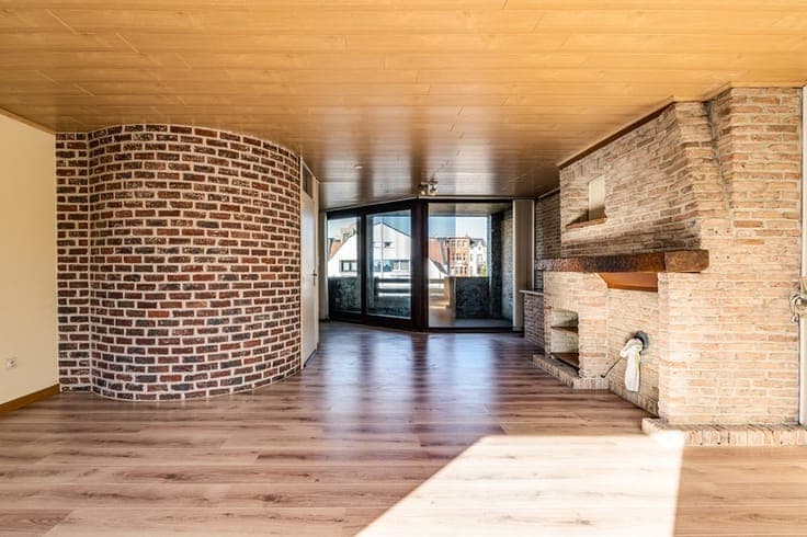 Op te frissen woning met perceel bouwgrond