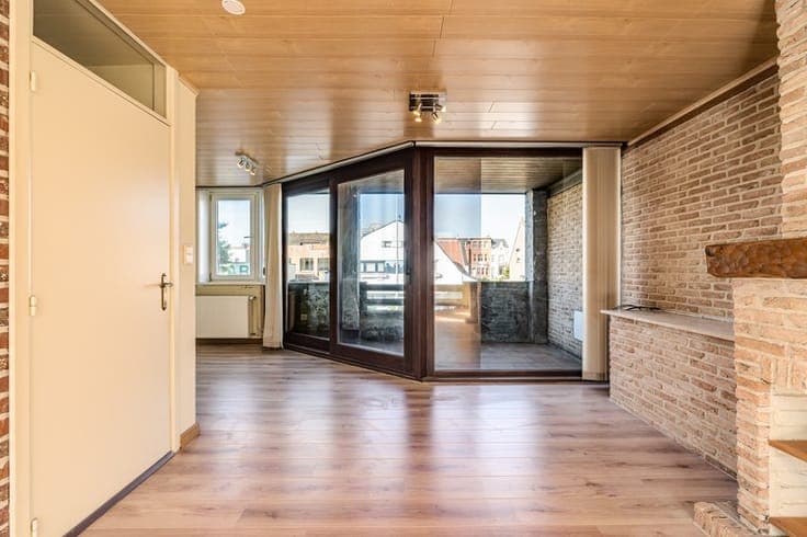 Op te frissen woning met perceel bouwgrond