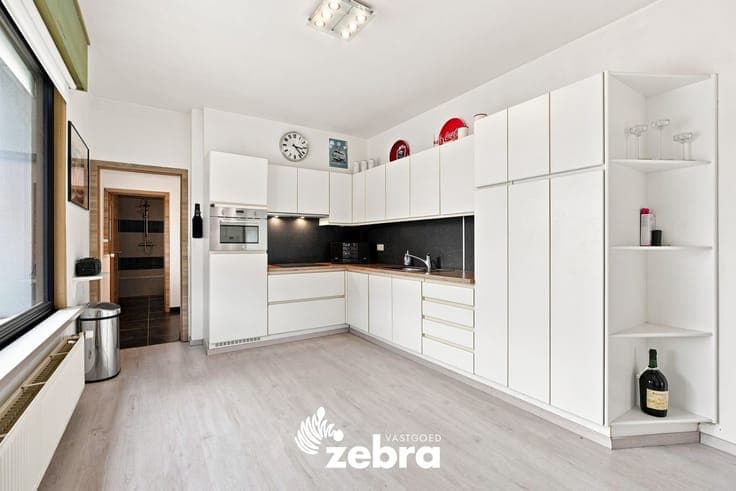 Kloeke hoekwoning met veel potentieel in Roeselare!