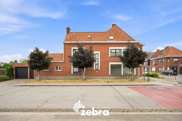 Kloeke hoekwoning met veel potentieel in Roeselare!