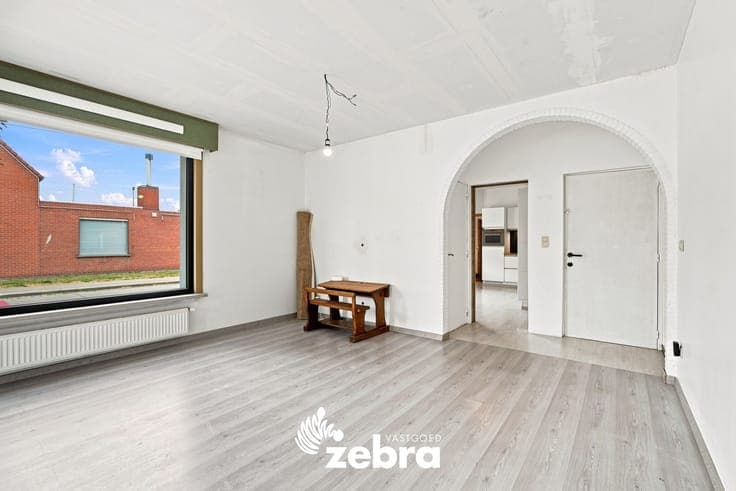 Kloeke hoekwoning met veel potentieel in Roeselare!
