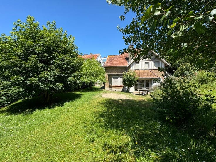 Villa for renovation in Het Zoute on a plot of circa 924 m²
