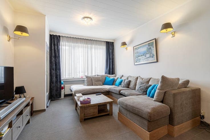 Ruime woning (191 m²) met 4 slaapkamers, magazijn en tuin (1