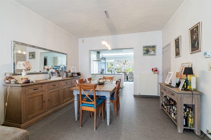 Ruime woning (191 m²) met 4 slaapkamers, magazijn en tuin (1
