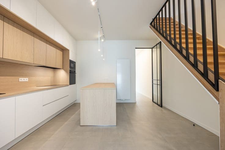 Renovated 3- to 4-room home with a garden