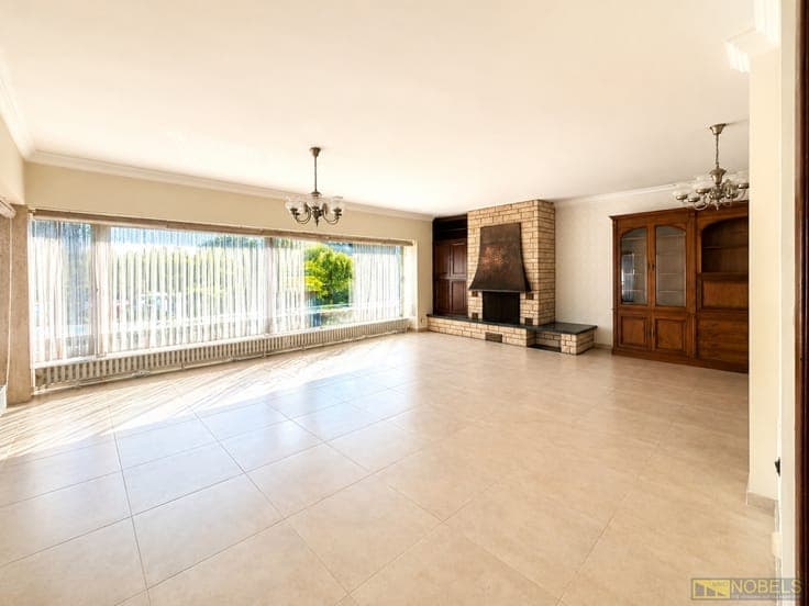 Te koop, solide opbrengsteigendom met 2 appartementen, ga...