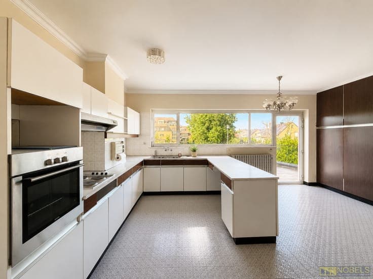 Te koop, solide opbrengsteigendom met 2 appartementen, ga...