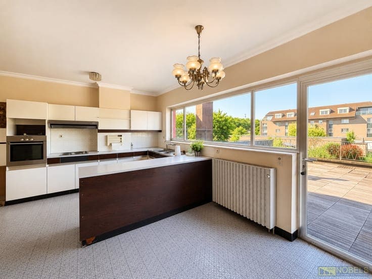 Te koop, solide opbrengsteigendom met 2 appartementen, ga...