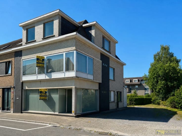 Te koop, solide opbrengsteigendom met 2 appartementen, ga...