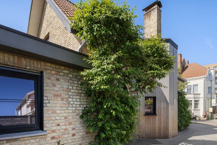 Modernized villa with garage for sale in De Panne!