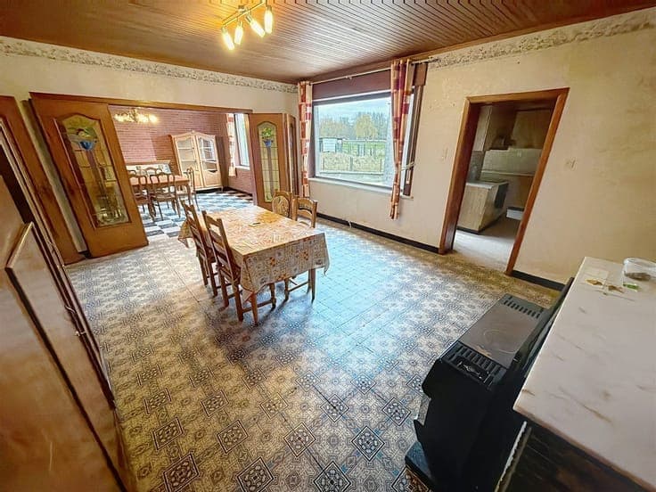 RENOVATION PROPERTY WITH 3 BEDROOMS, GARAGE, AND TERRACE IN