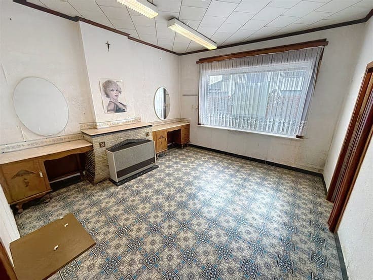 RENOVATION PROPERTY WITH 3 BEDROOMS, GARAGE, AND TERRACE IN