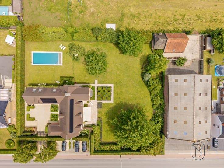 Exclusieve villa met praktijk/kantoor en prachtige tuin