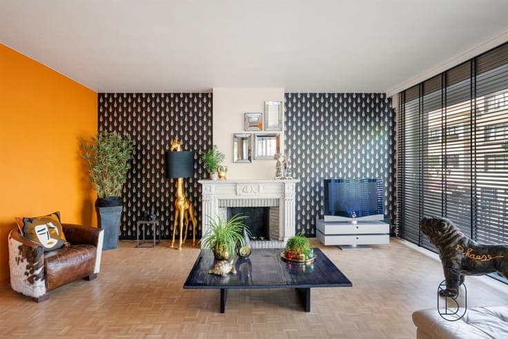 Downtown Ronse: Spacious 4-bedroom apartment with a 63 m² te