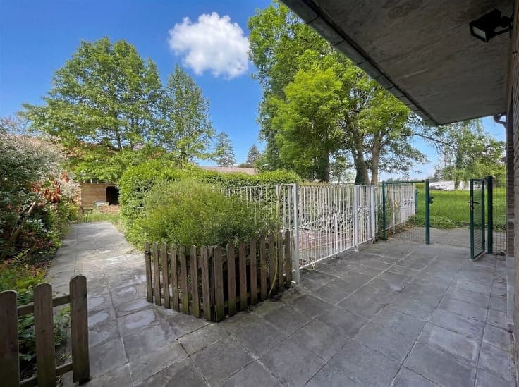 Prime located home (332 m²) with tremendous potential!