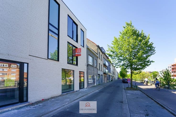Nieuwbouwwoning met 4 slaapkamers, tuin en terrassen aan ...