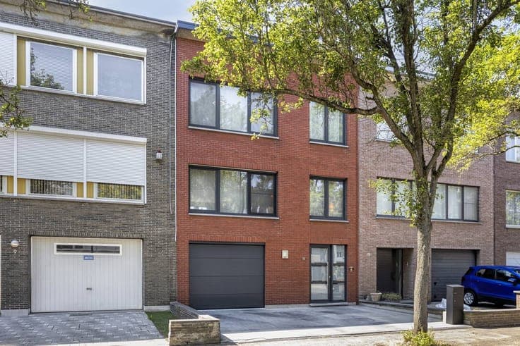 3-bedroom house with indoor garage and EPC label B