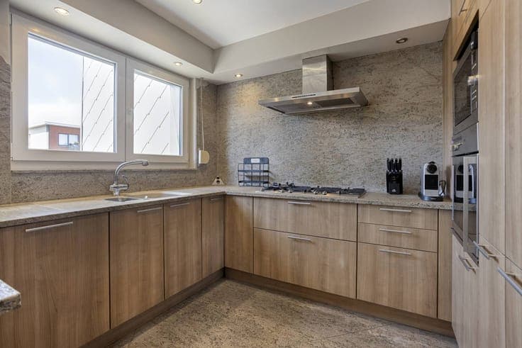 3-bedroom house with indoor garage and EPC label B