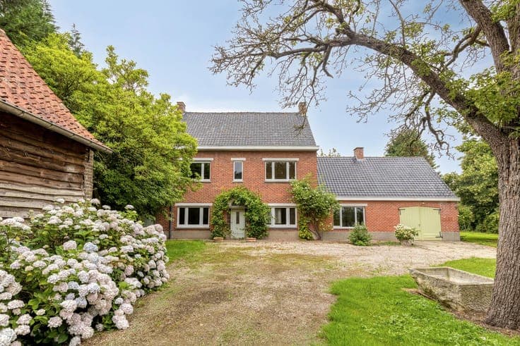 Villa to renovate in Hertsberge