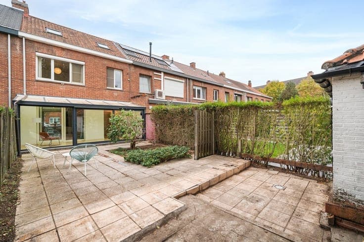 RUIME WONING MET 3 SLAAPKAMERS EN TUIN AAN UZ GENT