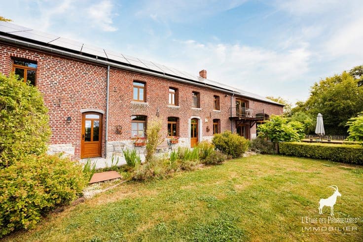 Magnificent villa with large plot for sale in Sivry-Rance