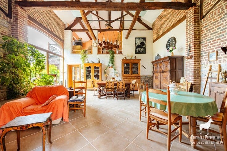 Magnificent villa with large plot for sale in Sivry-Rance