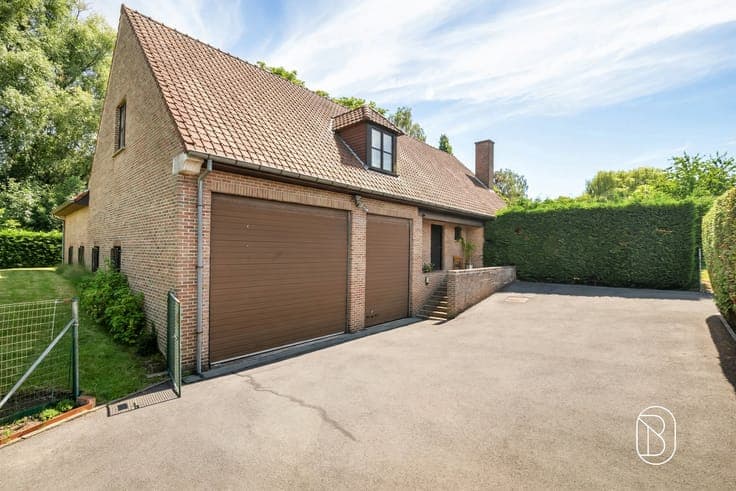 Quality villa with +110 m² workshop in Mouscron
