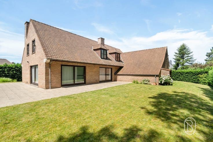 Quality villa with +110 m² workshop in Mouscron