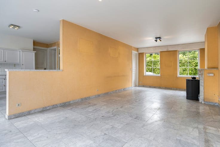 Spacious family home to renovate on 588 m² for sale in Heule