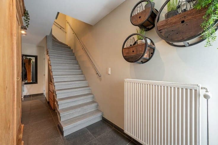 Instapklare halfopen gezinswoning met zongerichte tuin en...