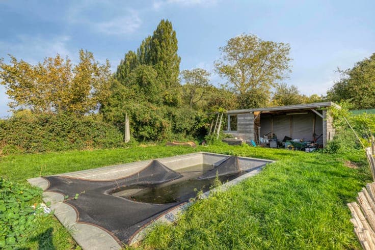 Spacious renovated farmhouse with workshop, pool and EPC B