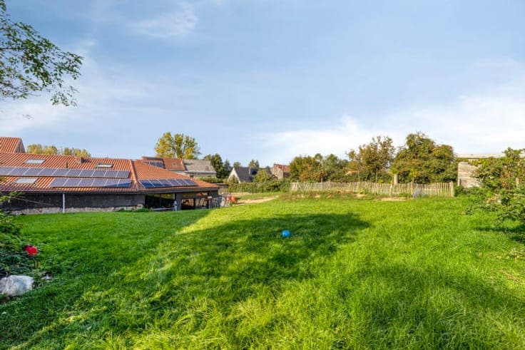 Spacious renovated farmhouse with workshop, pool and EPC B