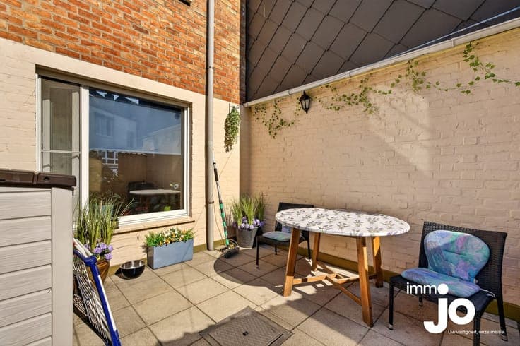 A ready-to-move-in property in Ostend-Mariakerke with 2 t...