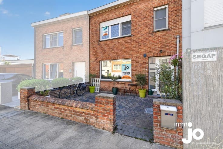 A ready-to-move-in property in Ostend-Mariakerke with 2 t...