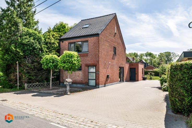Instapklare woning met 3 slpkrs op een perceel van 600m² ...