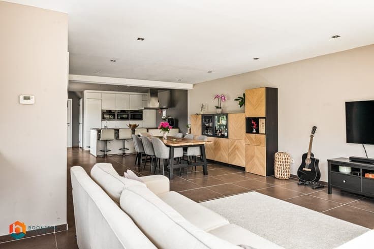 Instapklare woning met 3 slpkrs op een perceel van 600m² ...