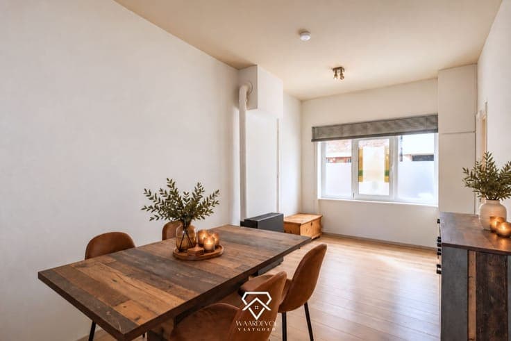 Instapklare woning met drie verdiepingen en buitenruimte ...