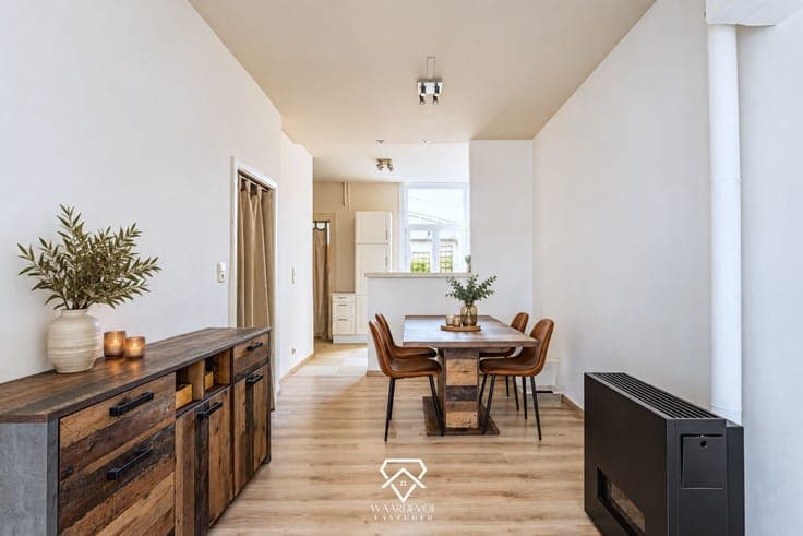 Instapklare woning met drie verdiepingen en buitenruimte ...