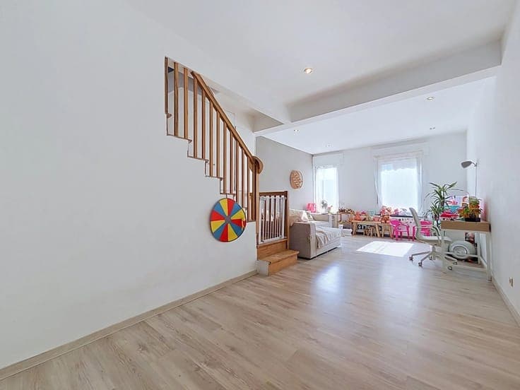Sale - House Sint-Pieters-Leeuw - 399,000 €