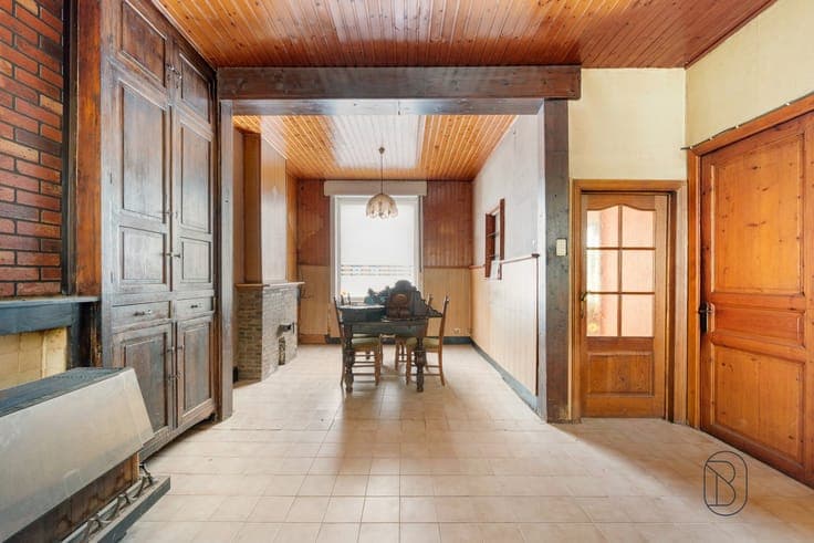 Authentic property to renovate or demolish